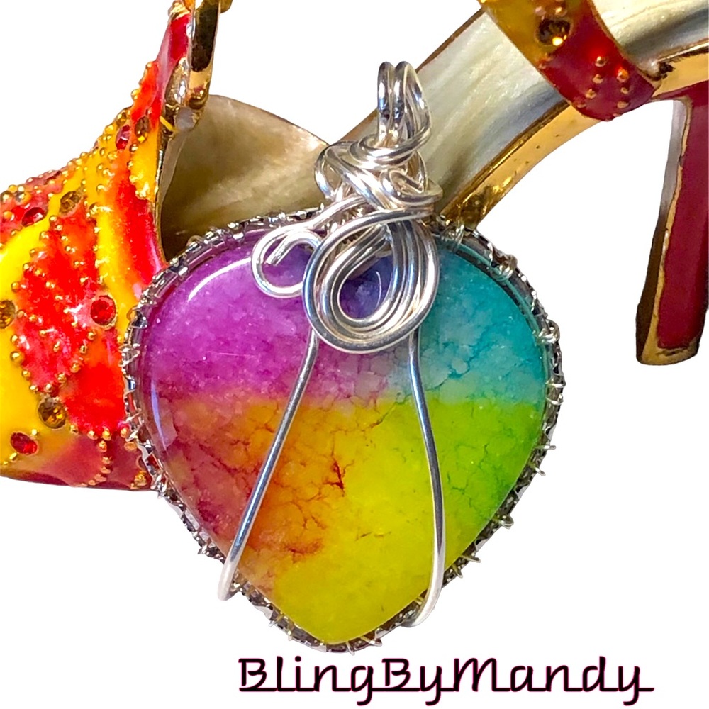 🌈🌷STUNNING Solar quartz heart shaped pendant